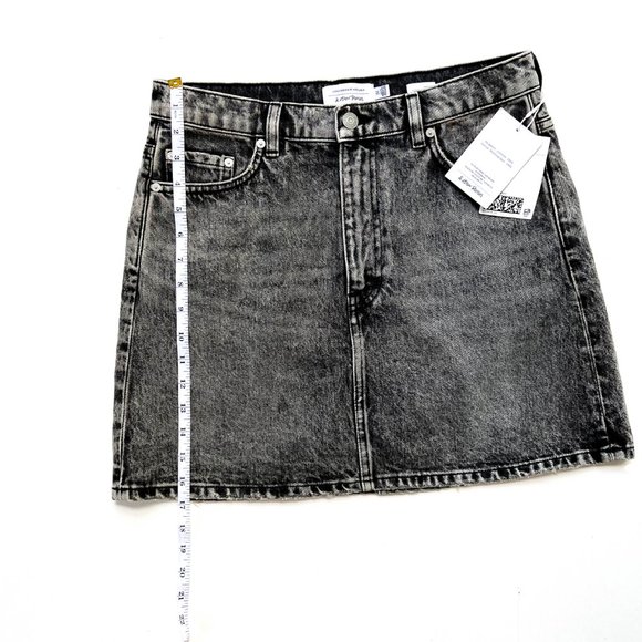 NWT & other stories denim mini skirt light wash black/grey 8 - Picture 2 of 5